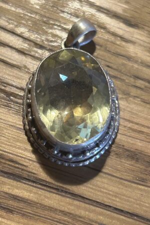Topaz and silver Pendant 3.5cm