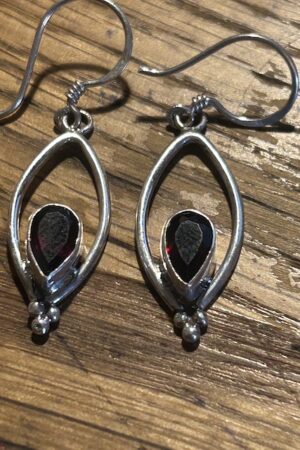 Garnet Silver earrings 2 cm