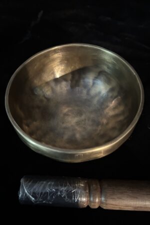 Hand beaten singing bowl 12cm Tiger patina