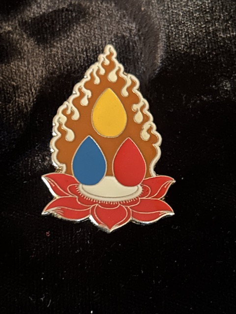 THREE JEWELS BADGE 4CM